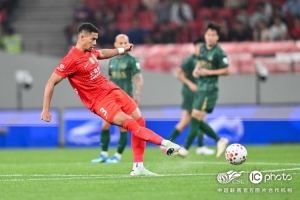 上海海港队2-2战平浙江俱乐部绿城队，下轮将做客对阵成都蓉城配图