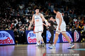 记者：张镇麟真的是从1号位防到5号位 防守的摇摆性太强了配图