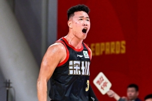 媒体人：贺希宁的表现确实不足以带队赢球 相信他会继续努力前进配图