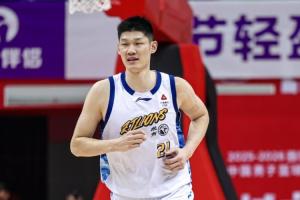 定海神针！胡金秋11中7贡献15分8板 其中6前场板配图