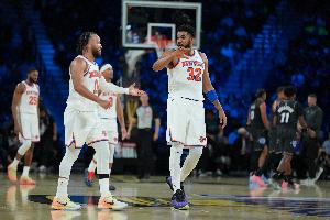 NBA历史仅3队5连季后赛客场赢分10+：13热火 17勇士 今年尼克斯配图