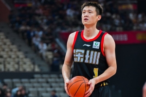 退役?周鹏:如果每天坐板凳不会开心 若球队需要我那可能会延续配图