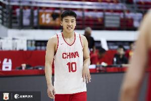媒体人:男篮教练组给队员放假三天 7号晚上再回北京集合配图