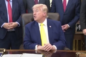 特朗普:我早就是尼克斯球迷了 我肯定去纽约看比赛 或许两场都看配图