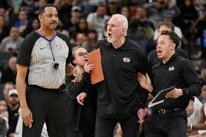 香波特:米奇之前被年轻球员拯救过 他自然信任并允许他们犯错配图