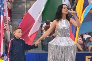 水果姐来了!美国歌手凯蒂·佩里美国世界杯开幕式献唱配图