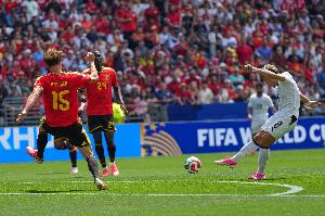 埃及1-0领先比利时!萨拉赫助攻阿舒尔远射破门 库尔图瓦鞭长莫及配图