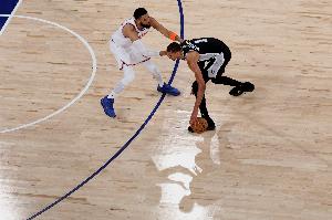 追梦:文班被激出脏动作可能应该被停赛两场 但NBA宽恕了他!配图